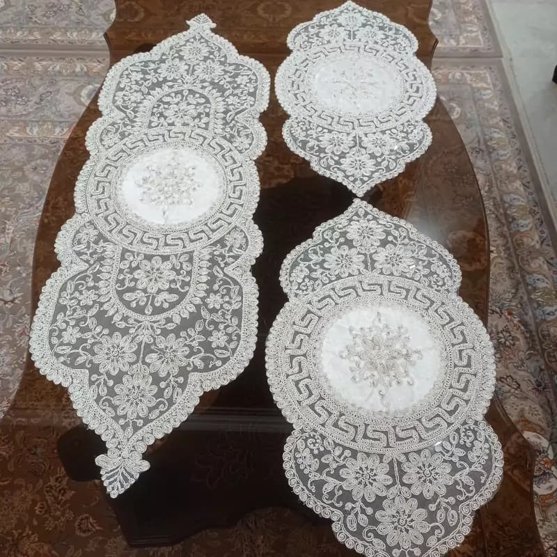 سرویس رومیزی مخمل دانتل پنج تکه طرح ورساچه ترکیه ای — تصویر ۶
