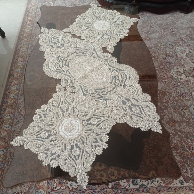 رومیزی مخمل دانتل ملیله و مروارید دوزی مدل لاله سه تکه — تصویر ۶