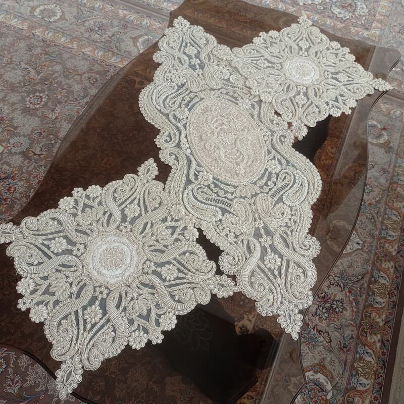 رومیزی مخمل دانتل ملیله و مروارید دوزی مدل لاله سه تکه — تصویر ۸