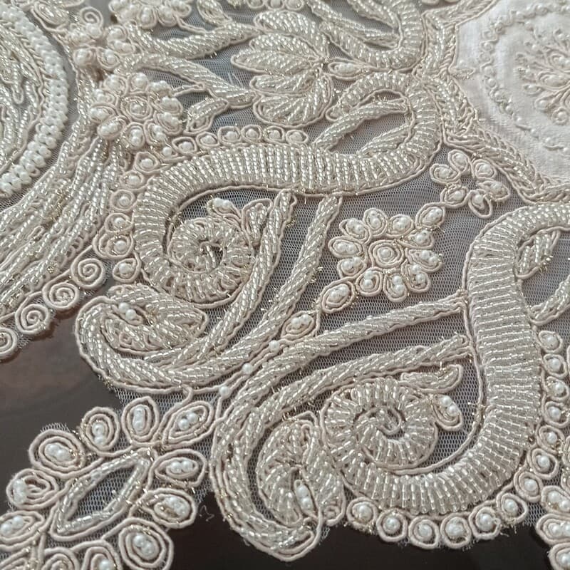 رومیزی مخمل دانتل ملیله و مروارید دوزی مدل لاله سه تکه — تصویر ۳