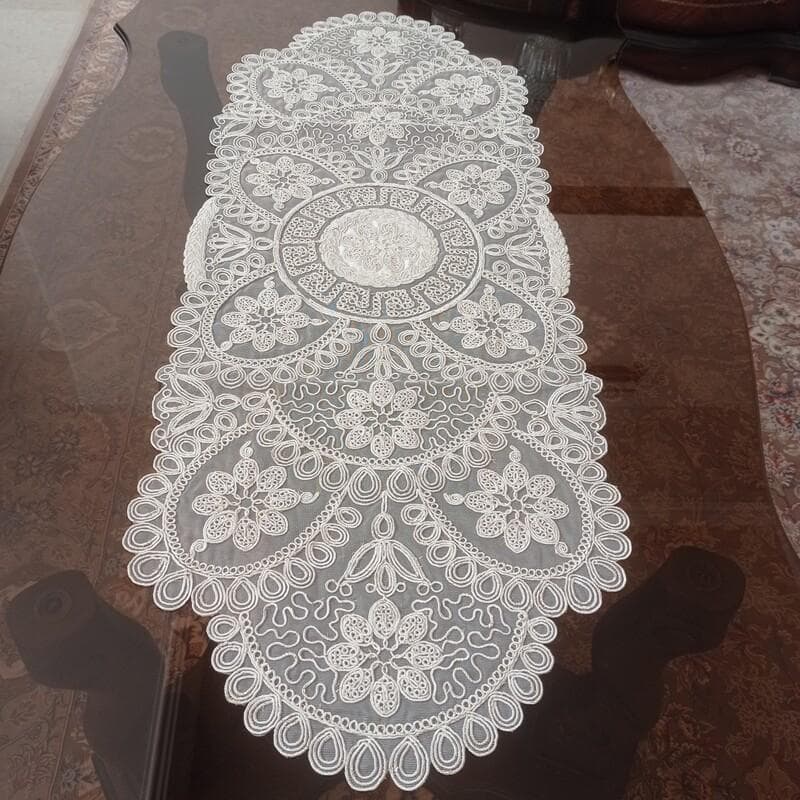 رومیزی دانتل مخمل بیضی مربع طرح ورساچه سه تکه جدید — تصویر ۵