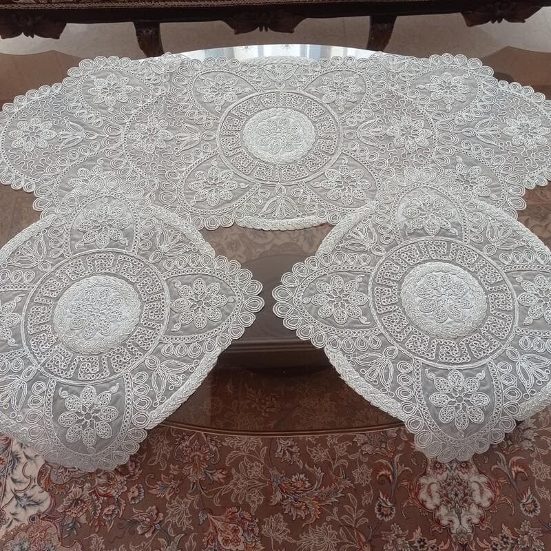 رومیزی دانتل مخمل بیضی مربع طرح ورساچه سه تکه جدید — تصویر ۴