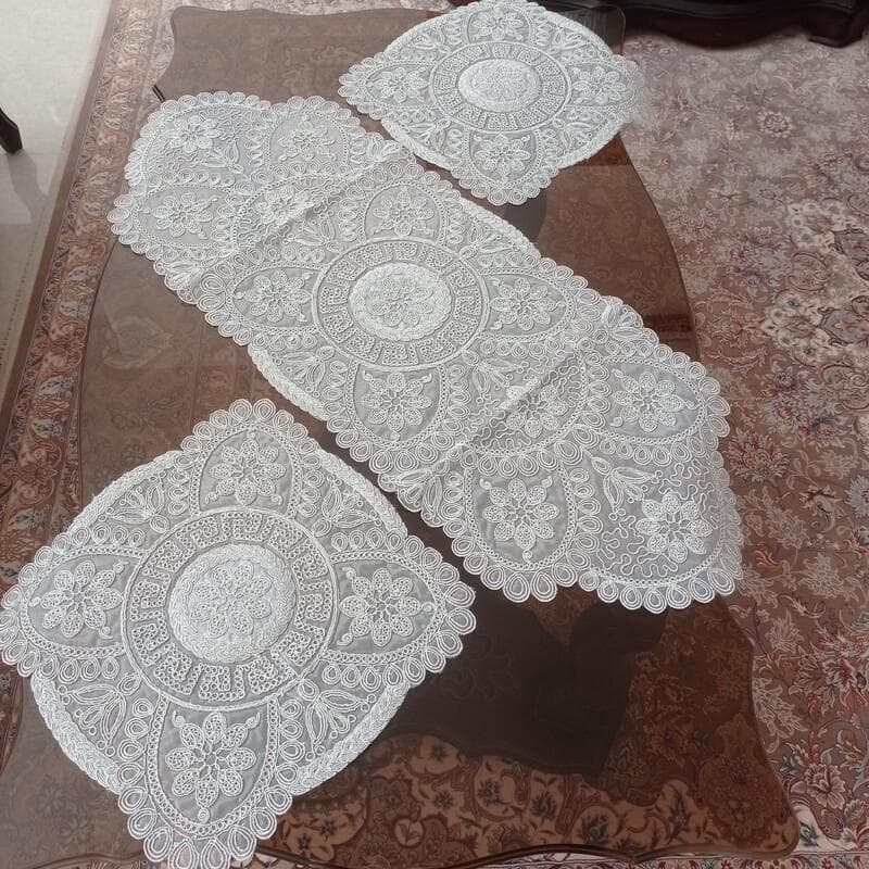 رومیزی دانتل مخمل بیضی مربع طرح ورساچه سه تکه جدید — تصویر ۶