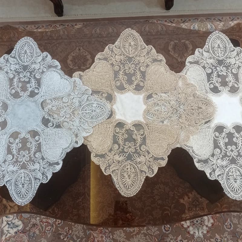 رومیزی عسلی دانتل مخمل مربع و گرد 40 سانتی — تصویر ۳