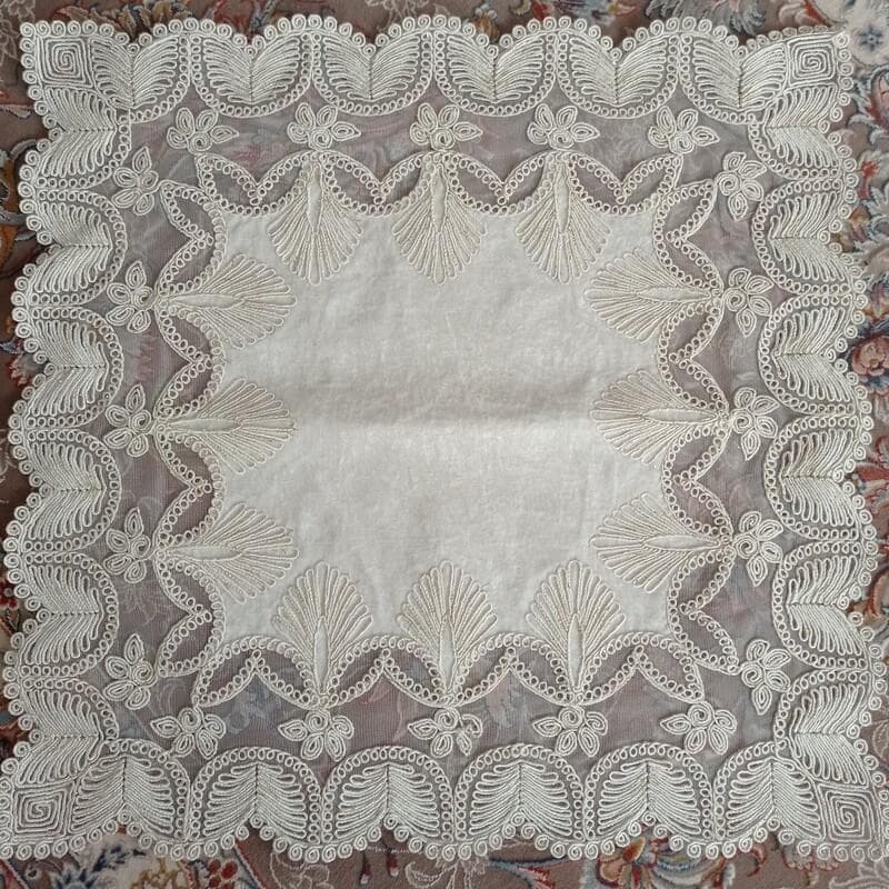 رومیزی عسلی تک مخمل دانتل جدید مربع — تصویر ۵
