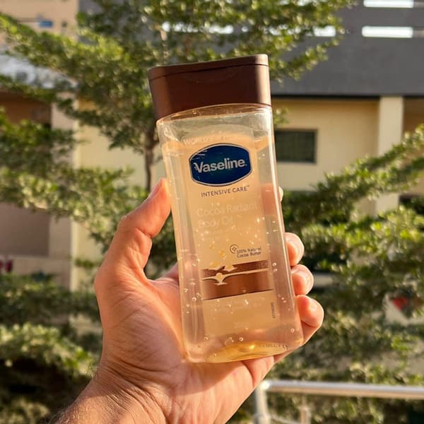 روغن ژلی بدن وازلین مدل Cocoa Radiant — تصویر ۴