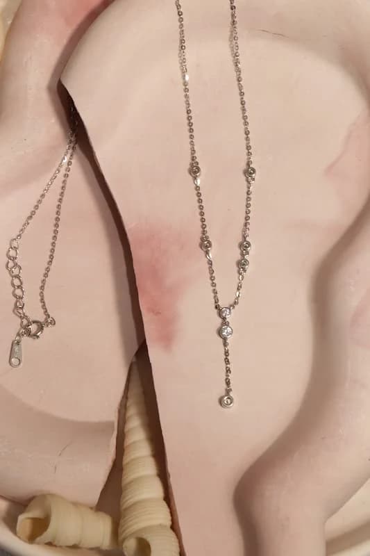 گردنبند نقره زنانه طرح کرواتی چند نگین — تصویر ۲