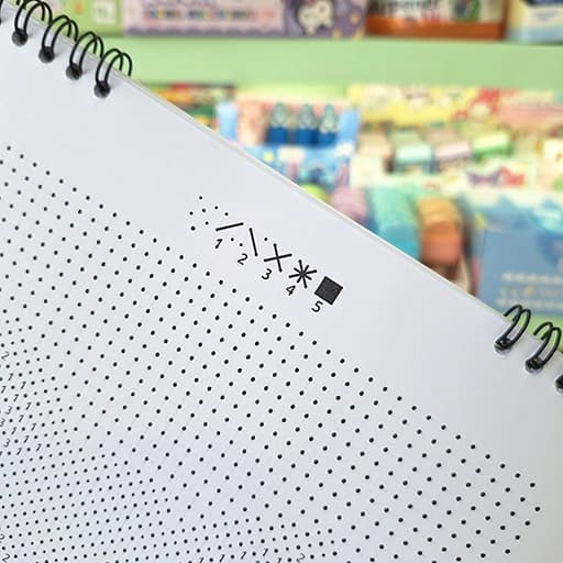 دفتر پیکسلی مونوکروم — تصویر ۵