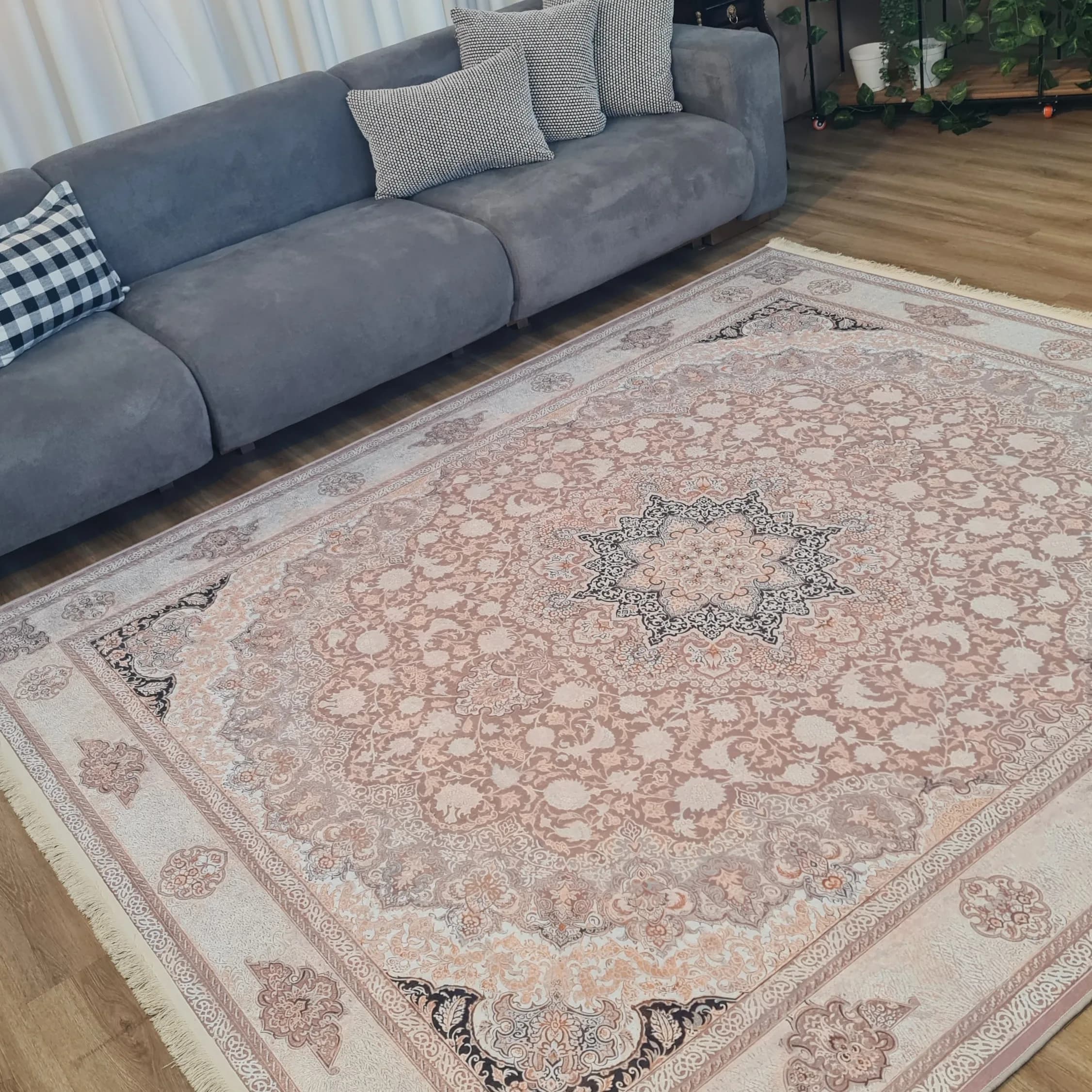فرشینه مخمل ترک طرح شمسه نسکافه ای کد U5-45 — تصویر ۱۱