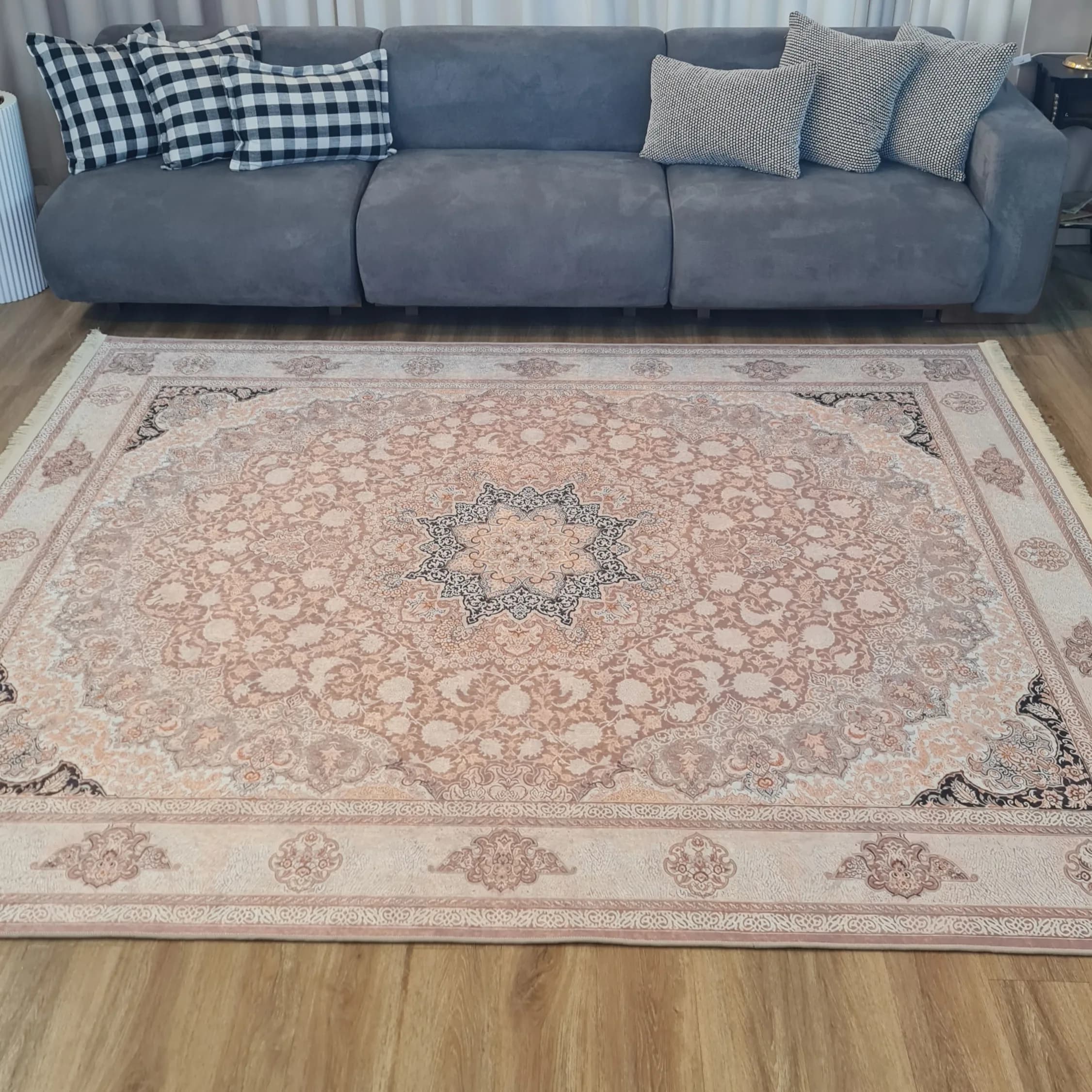 فرشینه مخمل ترک طرح شمسه نسکافه ای کد U5-45 — تصویر ۱۰
