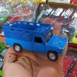 نیسان فلزی ماشین اسباب بازی در باز شو — تصویر ۳
