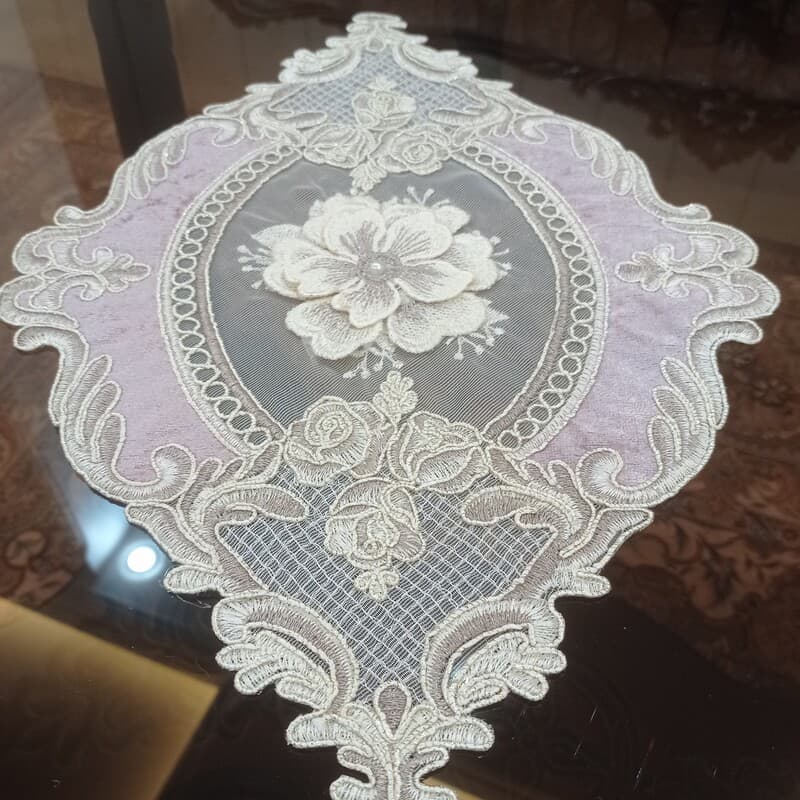 رومیزی عسلی مخمل دانتل تک در سه رنگ مختلف گل برجسته — تصویر ۲