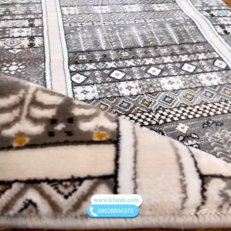فرش کناره طرح بلوچ طوسی سفید — تصویر ۲