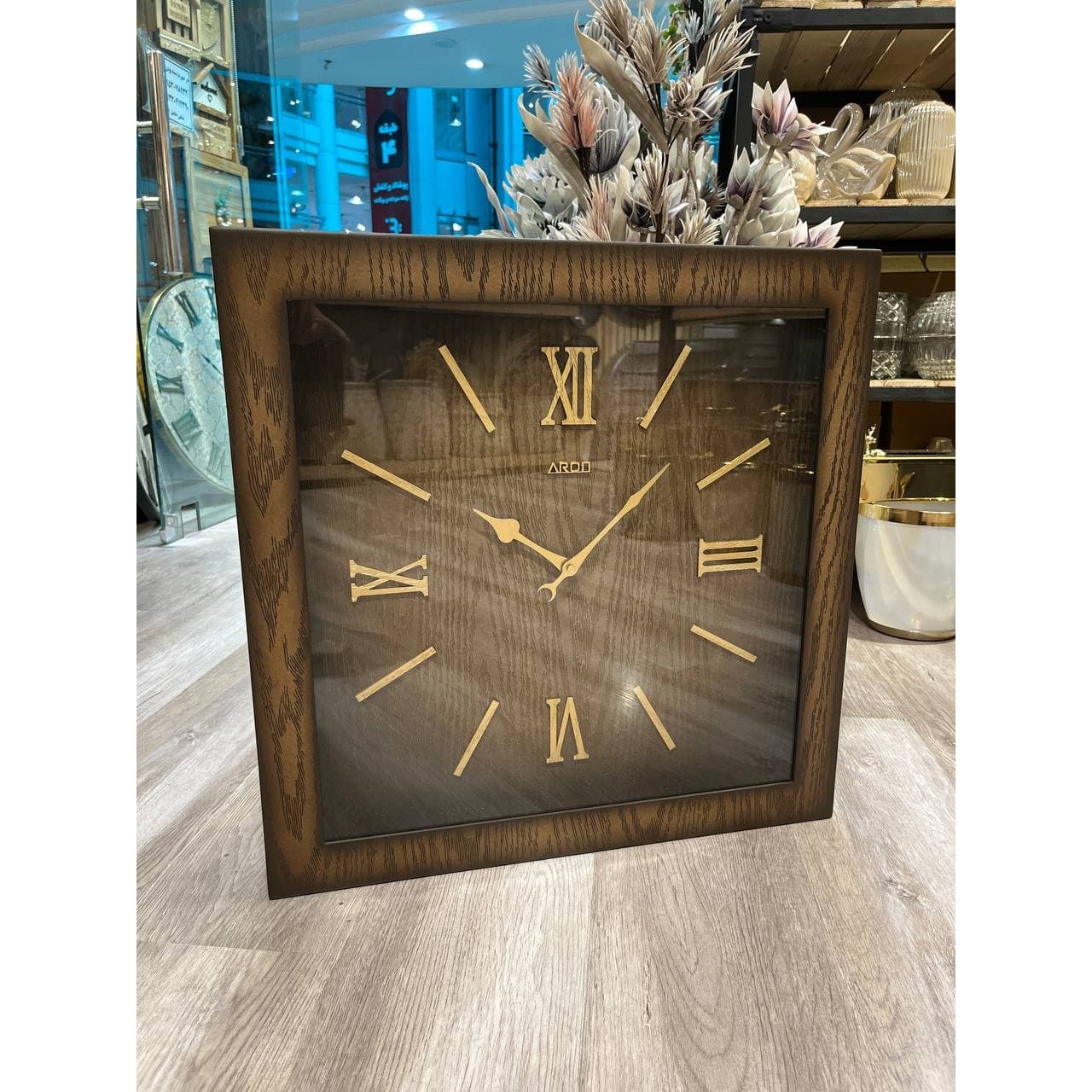 ساعت دیواری چوبی مربع فیلبندشاپ مدل 840372 — تصویر ۳