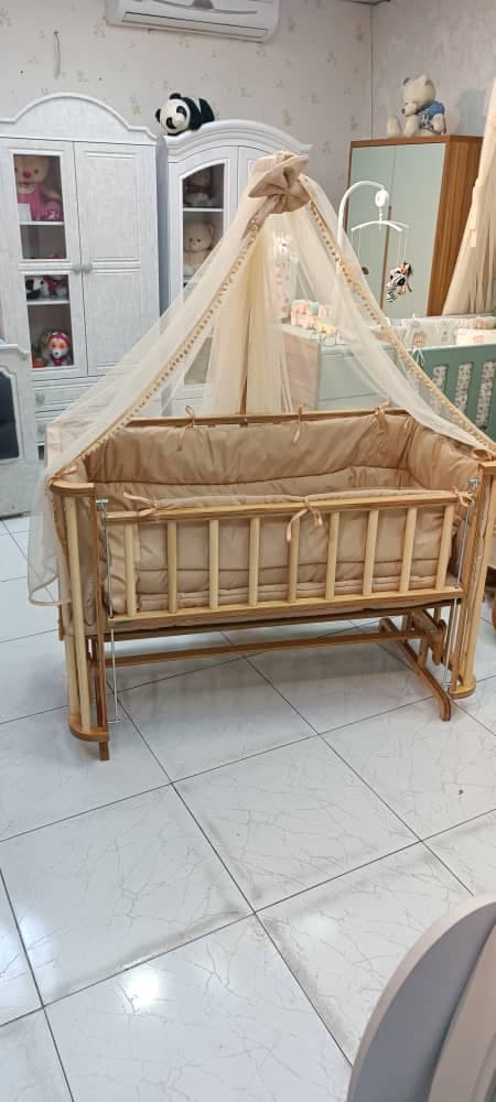 تخت کنار مادر گهواره شو چوبی 60*110 سانت نچرال چیپولینو با سرویس خواب کامل chipolino