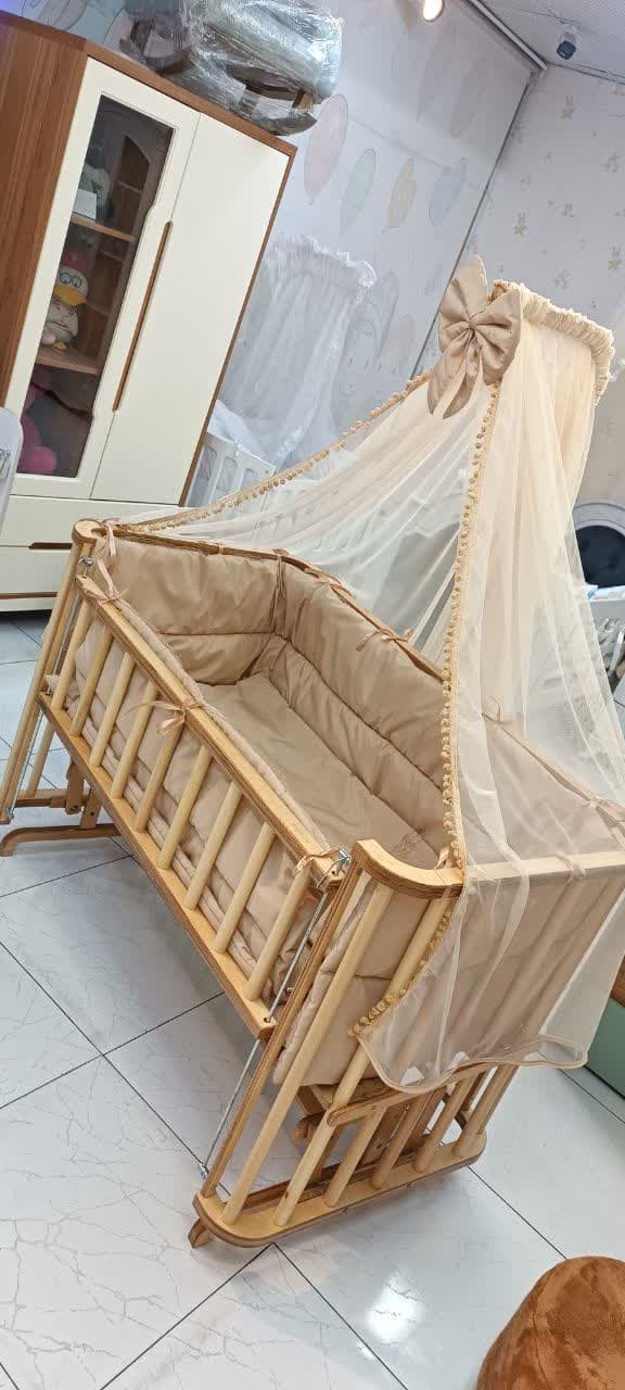 تخت کنار مادر گهواره شو چوبی 60*110 سانت نچرال چیپولینو با سرویس خواب کامل chipolino — تصویر ۲