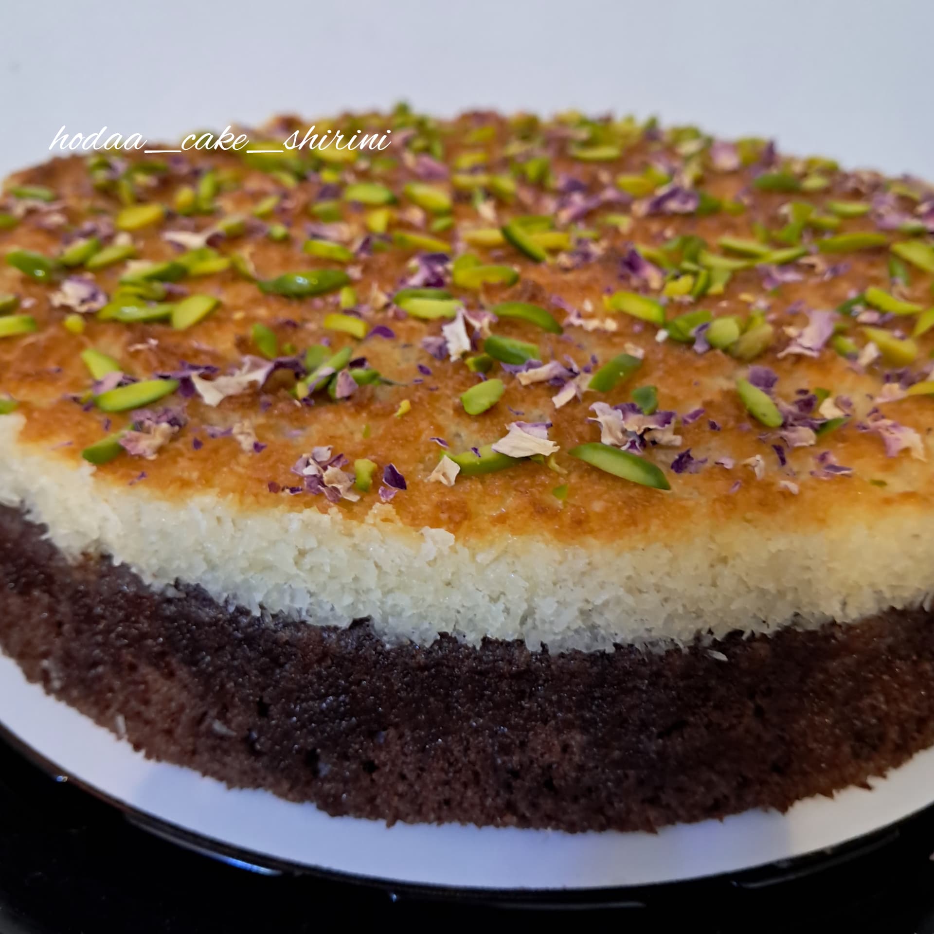 کیک مکرون شکلاتی نارگیلی — تصویر ۲