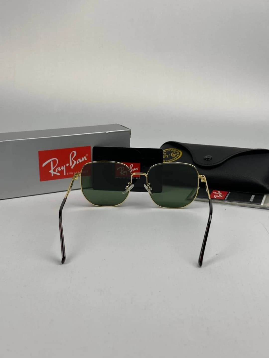 عینک ریبن طلاییRayban rb-3713 — تصویر ۴