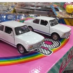 بی ام و فلزی ماشین اسباب بازی در باز شو — تصویر ۳