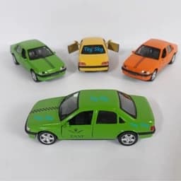اسباب بازی – ماکت ماشین – پژو 405 تاکسی – Peugeot 405 Taxi – فلزی – عقبکش – دربهای جلو بازشو – رنگ سبز — تصویر ۳