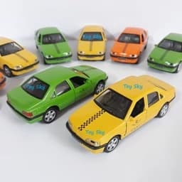 اسباب بازی – ماکت ماشین – پژو 405 تاکسی – Peugeot 405 Taxi – فلزی – عقبکش – دربهای جلو بازشو – رنگ سبز — تصویر ۴