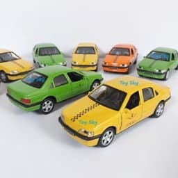 اسباب بازی – ماکت ماشین – پژو 405 تاکسی – Peugeot 405 Taxi – فلزی – عقبکش – دربهای جلو بازشو – رنگ سبز — تصویر ۵