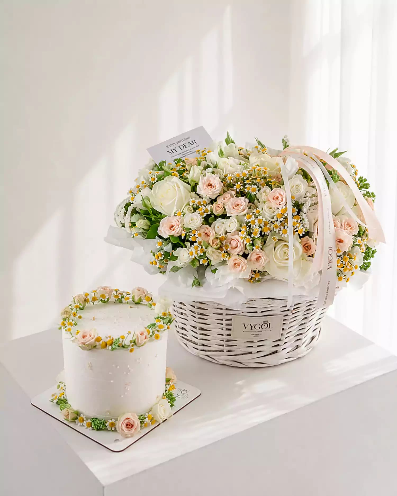 سبد گل و کیک Blanche | ویگُل