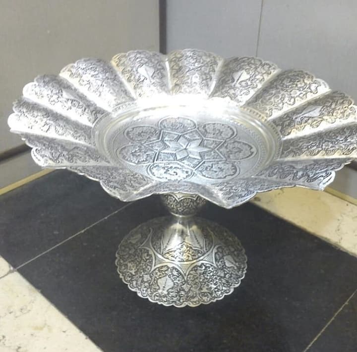 میوه خوری پایه دار سیاه قلم گل و مرغ و چهره نقره نما کد 101506 — تصویر ۲