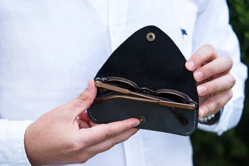 کیف عینک چرم طبیعی مدل Glass Bag 07 | سیلوا چرم — تصویر ۳