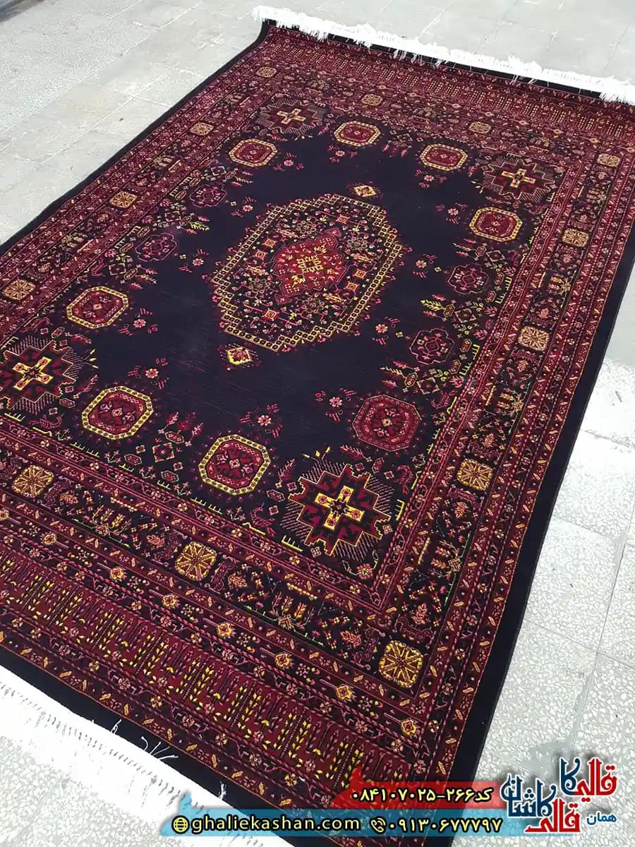 فرش سنتی 700 شانه طرح آرمان رنگ سرمه ای کاشان — تصویر ۳