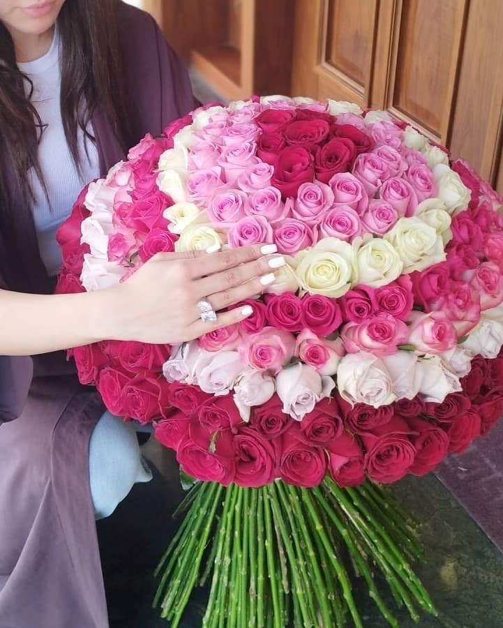 دسته گل رز رنگارنگ رویایی