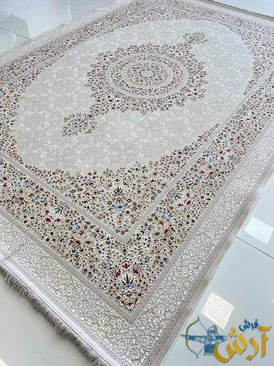 فرش ترنج دار کرم 1500 شانه طرح سروین — تصویر ۲