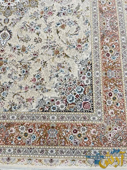 فرش ترنج دار کرم گلبهی 1500 شانه طرح اوان — تصویر ۳