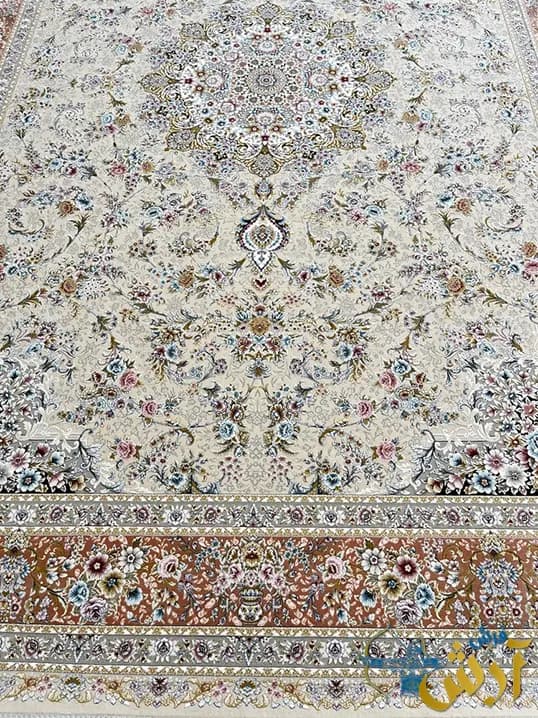 فرش ترنج دار کرم گلبهی 1500 شانه طرح اوان — تصویر ۵