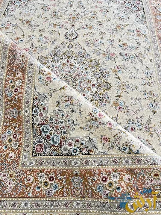 فرش ترنج دار کرم گلبهی 1500 شانه طرح اوان — تصویر ۷