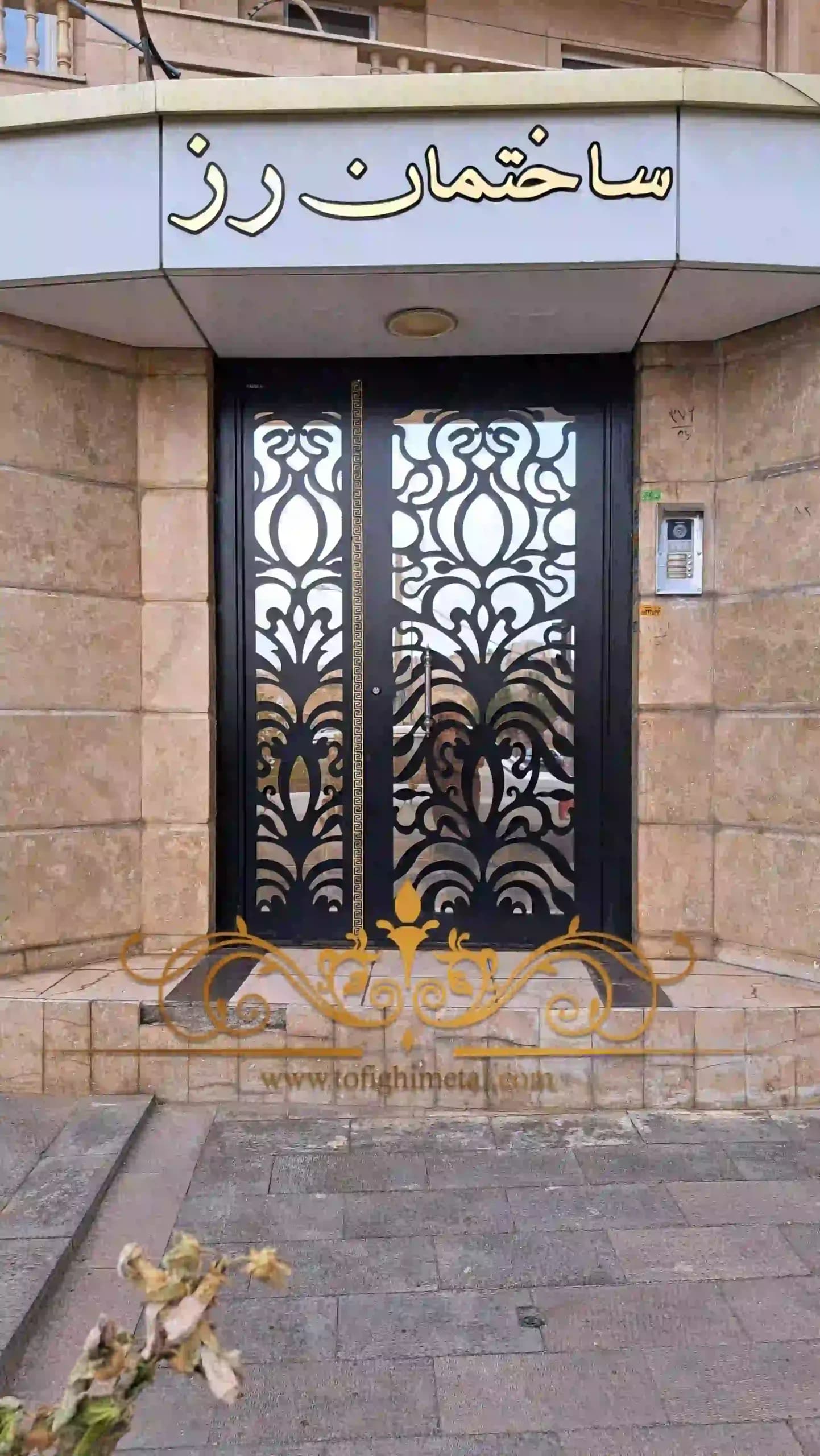 درب نفر رو cnc طرح تاج کد 21030 فرفورژه دار — تصویر ۲
