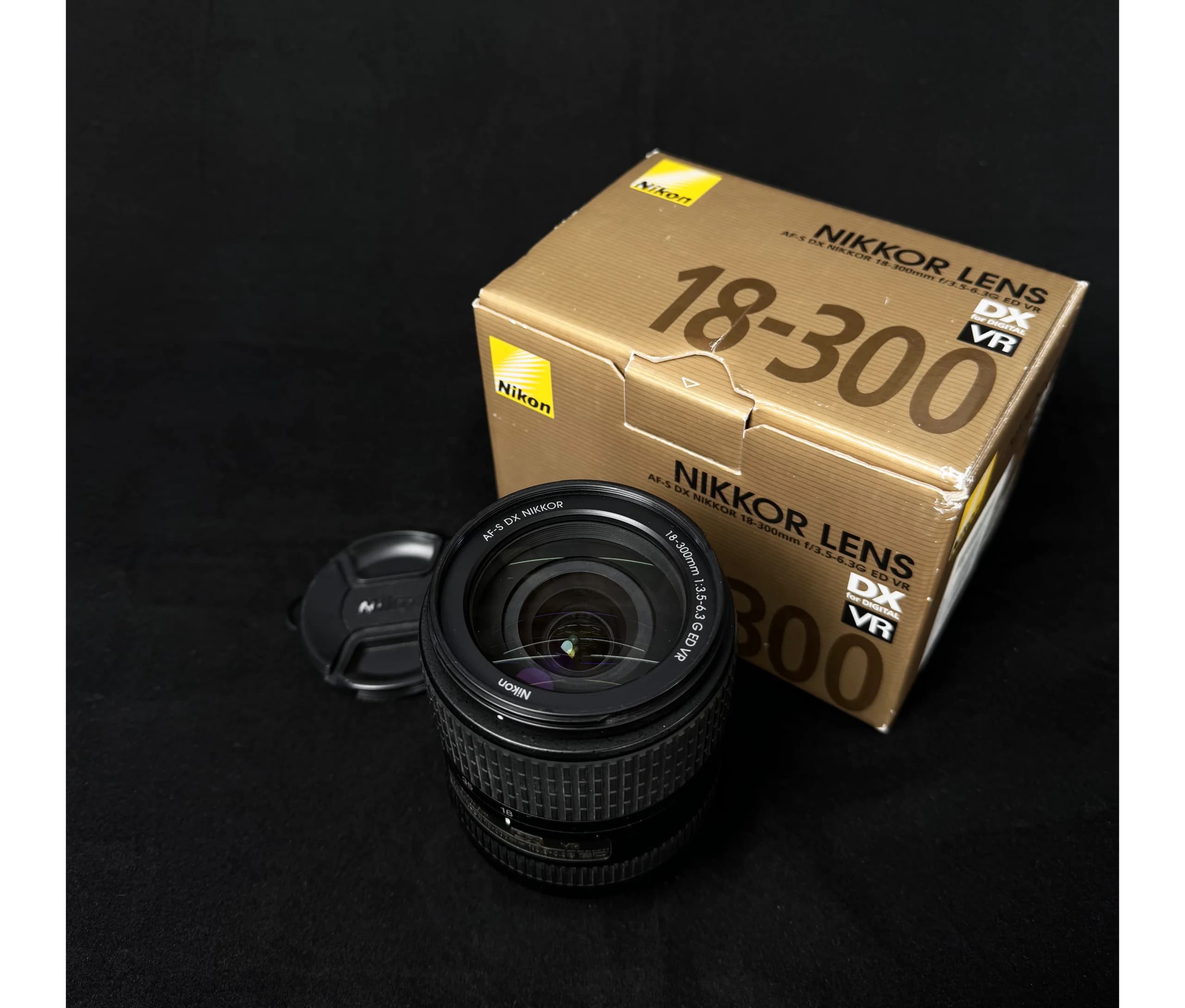 لنز Nikon 18-300 F/3.5-5.6 دست دوم