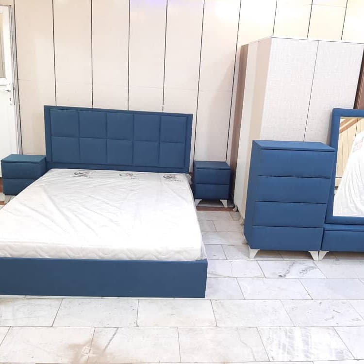 سرویس خواب تخت خواب دو نفره همراه پاتختی و دراور و اینه و صندلی . مبلمان فرنا مدل 1144803 — تصویر ۳