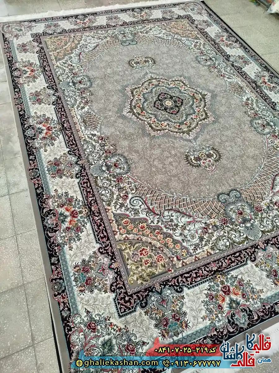 فرش ‌‌‌‌700 ‌‌‌‌شانه ‌‌‌‌طرح ‌‌‌‌ژاکلین ‌‌‌‌رنگ ‌‌‌‌طوسی ‌‌‌‌فیلی ‌‌‌‌کاشان ‌‌‌‌ — تصویر ۳