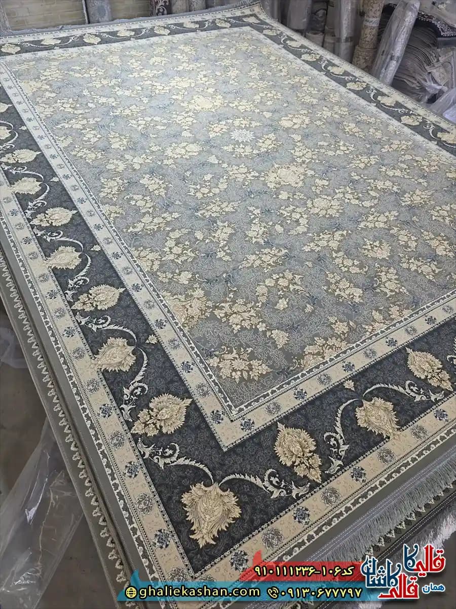 فرش طلاکوب 1200 شانه طرح افشان النا رنگ طوسی حاشیه دودی گل برجسته کاشان — تصویر ۲
