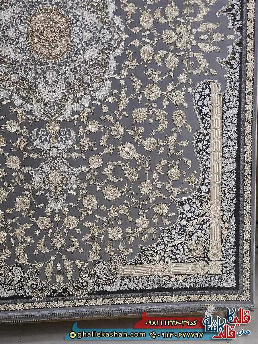 فرش طلاکوب 1200 شانه طرح کتایون رنگ طوسی نقره ای گل برجسته کاشان — تصویر ۳
