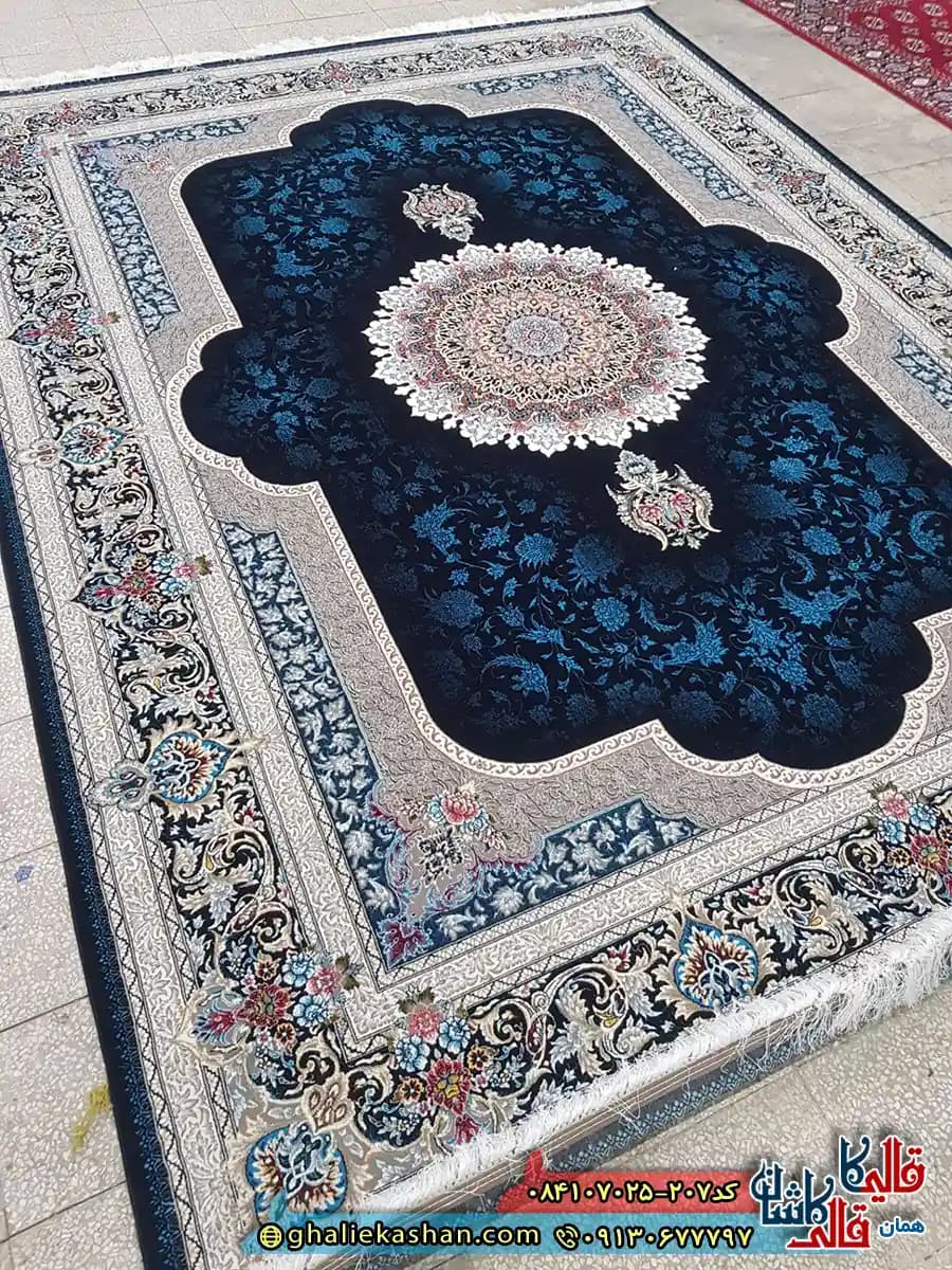 فرش 700 شانه طرح سرور رنگ سرمه ای کاشان — تصویر ۳