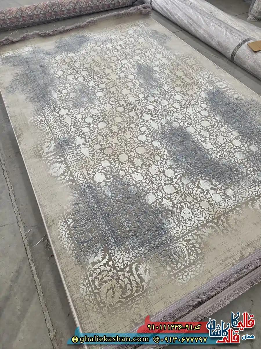 فرش وینتیج 1200 شانه طرح افشان سرو عباسی رنگ کرم دودی 2 گل برجسته کاشان