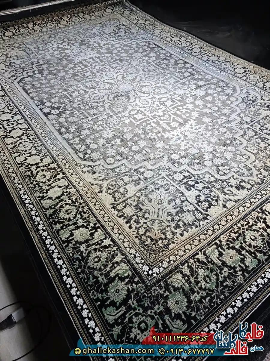 فرش وینتیج سنتی 1200 شانه طرح هریس رنگ زغالی سبز گل برجسته کاشان