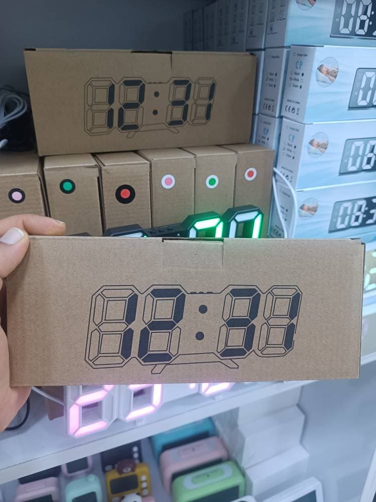 ساعت دیجیتال سه‌بعدی LED با طراحی مدرن — تصویر ۳