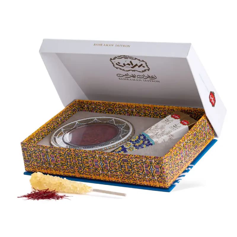 زعفران قائنات کادویی سما بهرامن (۴ گرم زعفران سوپر نگین و ۲ شاخه نبات زعفرانی)