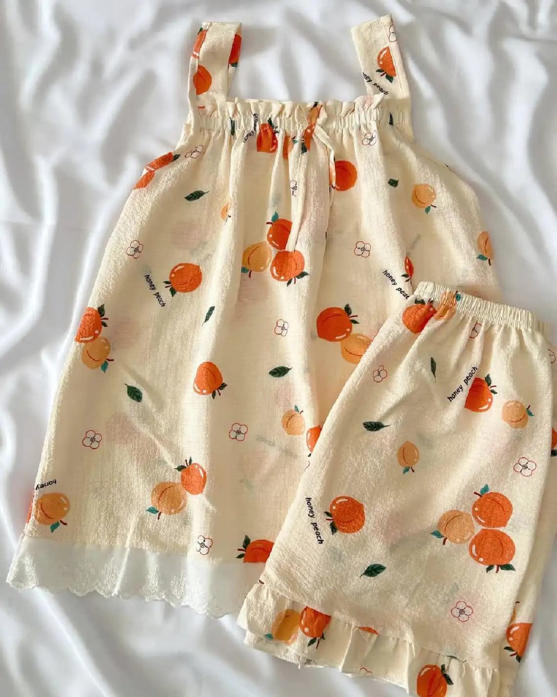 تاپ و شورتک راحتی زنانه پارچه نخ موسلین کد ۱۰۴۹