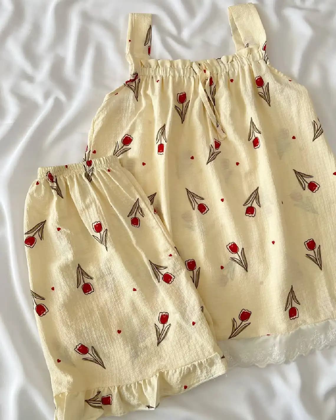 تاپ و شورتک راحتی زنانه پارچه نخ موسلین کد ۱۰۴۸