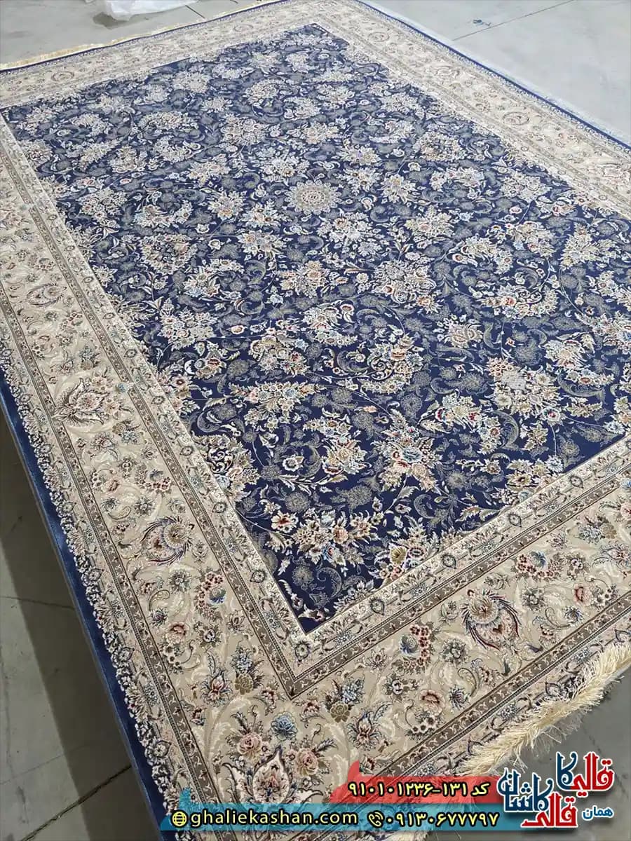 فرش کلاسیک 1200 شانه طرح افشان نارسیس رنگ آبی کاربنی کاشان — تصویر ۲