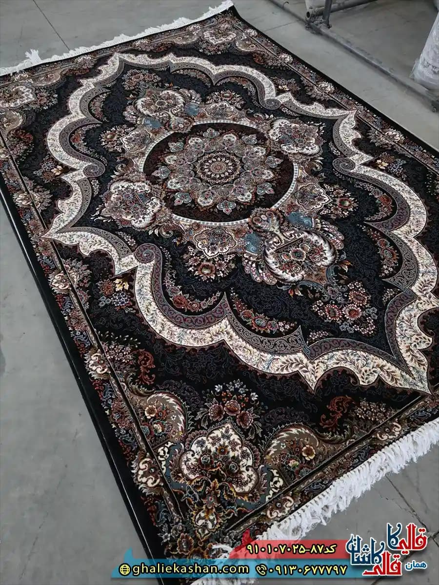 فرش کلاسیک 700 شانه طرح شهیاد رنگ سرمه ای کاشان — تصویر ۲